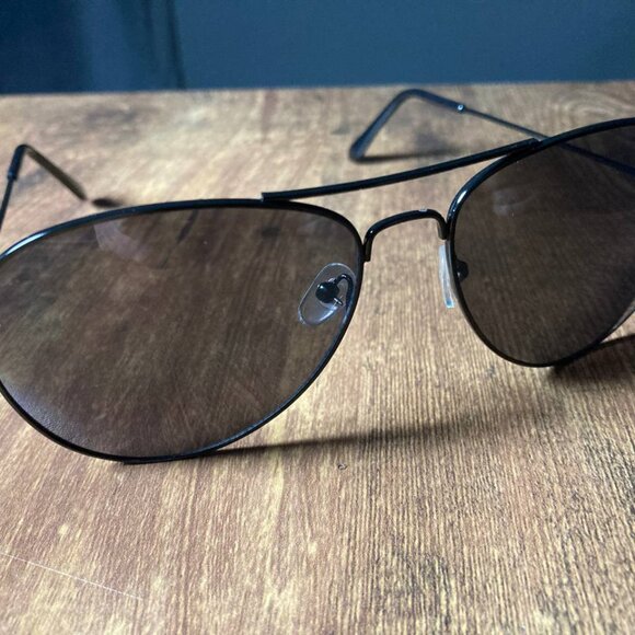 Unisex Black Wire Frame Aviator Sunglasses with Dark Lenses - Picture 8 of 8